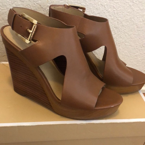 Chic Brown Leather Wedge Sandals with Slingback - Picture 1 of 6